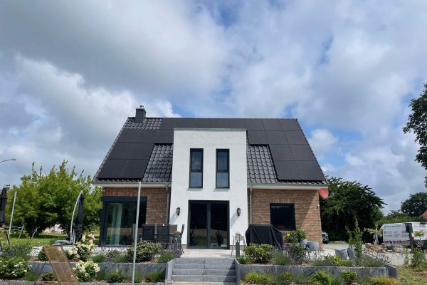 Modernes Einfamilienhaus mit Photovoltaikanlage & Wallbox in Krenzlin 1