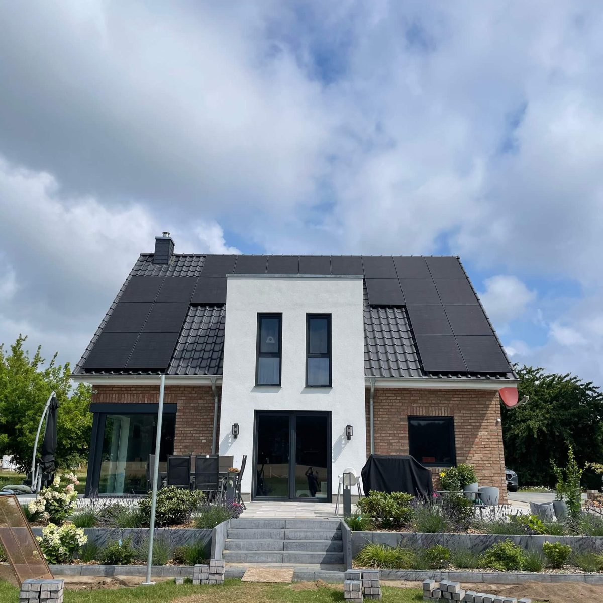 Modernes Einfamilienhaus mit Photovoltaikanlage & Wallbox in Krenzlin 1