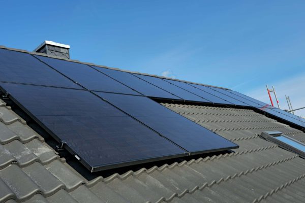 Montage einer leistungsstarken Photovoltaikanlage auf Neubau in Ludwigslust 1