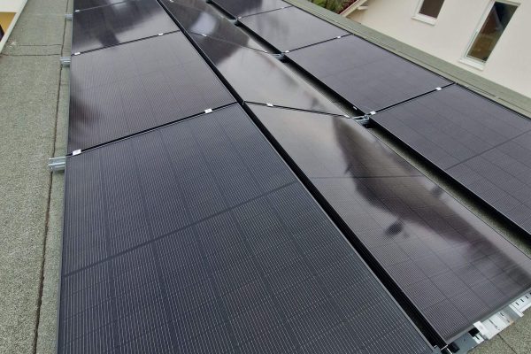 Photovoltaik-Flachdachanlage mit Aufständerung in Schwerin 1