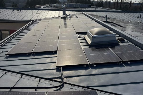 Photovoltaikanlage auf Gewerbedach in Glinde 1