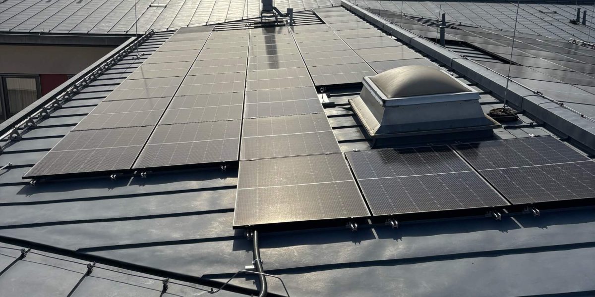 Photovoltaikanlage auf Gewerbedach in Glinde 1